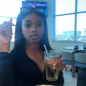 Meet your Posher, Renyiah